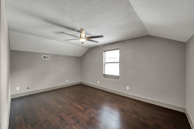 10716 N Lake Road, Montgomery, TX 77316