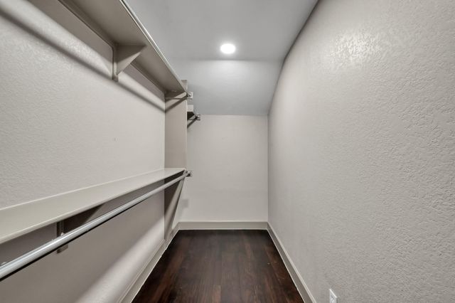 10716 N Lake Road, Montgomery, TX 77316