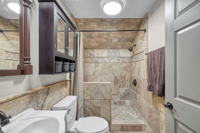 10716 N Lake Road, Montgomery, TX 77316