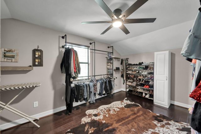 10716 N Lake Road, Montgomery, TX 77316