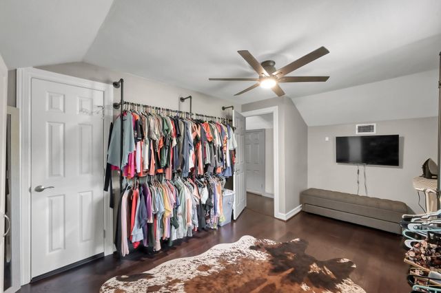 10716 N Lake Road, Montgomery, TX 77316