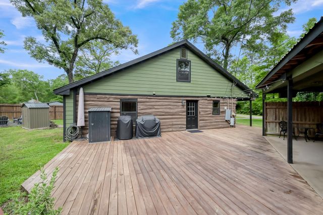 10716 N Lake Road, Montgomery, TX 77316