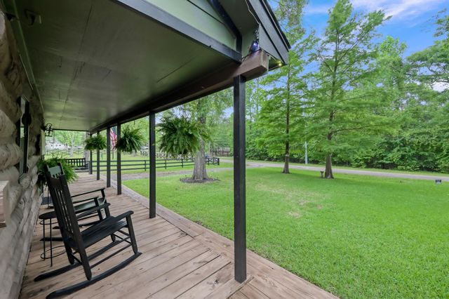10716 N Lake Road, Montgomery, TX 77316