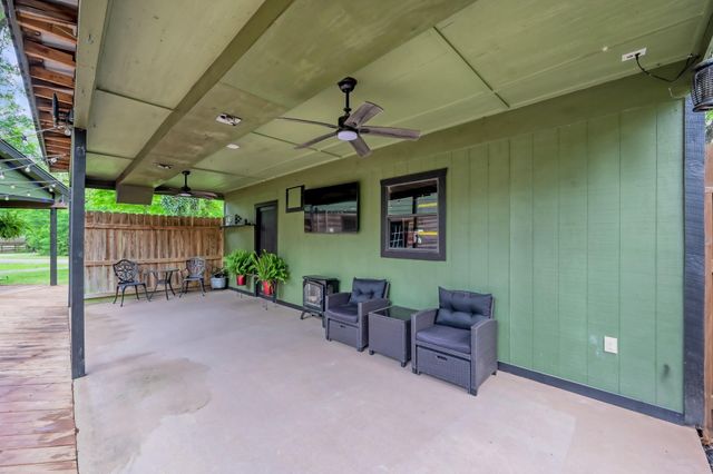 10716 N Lake Road, Montgomery, TX 77316