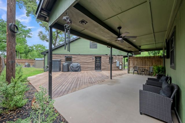 10716 N Lake Road, Montgomery, TX 77316