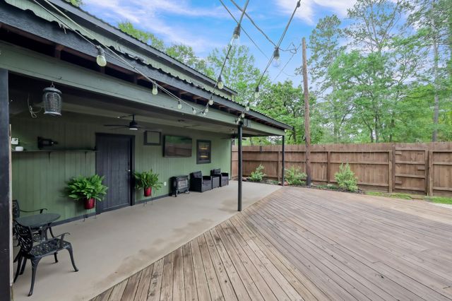 10716 N Lake Road, Montgomery, TX 77316