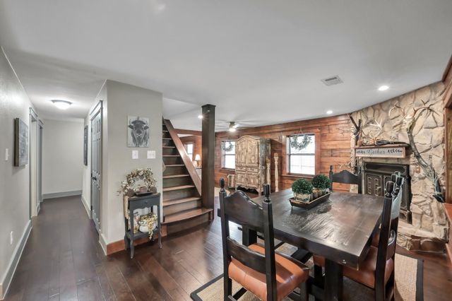 10716 N Lake Road, Montgomery, TX 77316