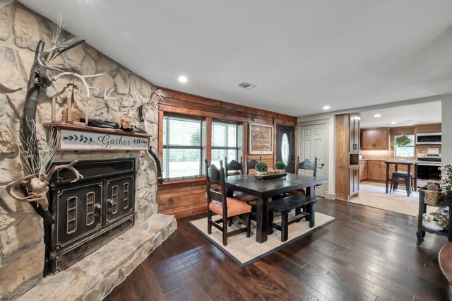 10716 N Lake Road, Montgomery, TX 77316