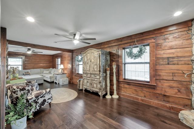 10716 N Lake Road, Montgomery, TX 77316