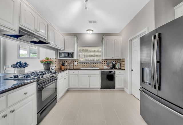 5417 Blue Haven Drive, Willis, TX 77318
