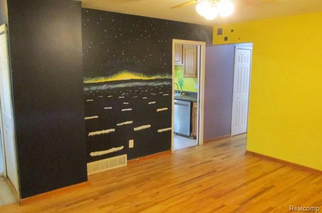 26273 Eton Avenue, Dearborn Heights, MI 48125