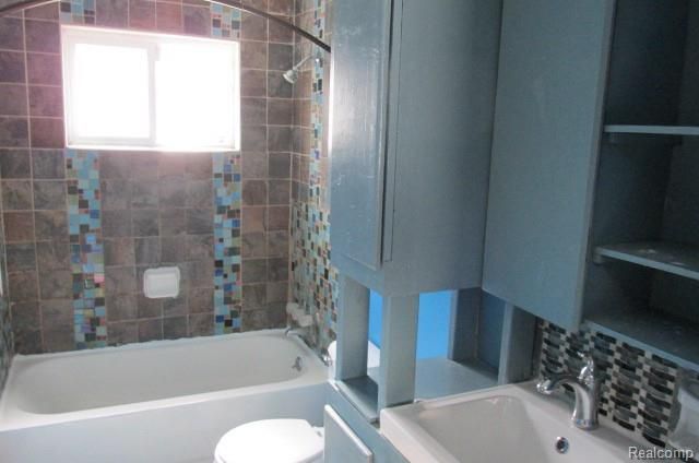 26273 Eton Avenue, Dearborn Heights, MI 48125