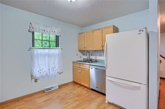 174 Old English Rd, Ross Twp, PA 15237