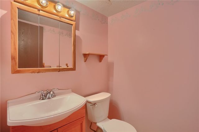 174 Old English Rd, Ross Twp, PA 15237