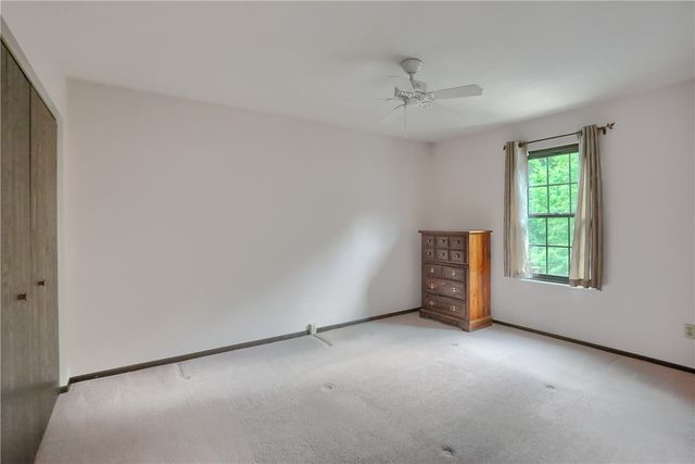174 Old English Rd, Ross Twp, PA 15237