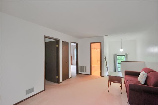 174 Old English Rd, Ross Twp, PA 15237