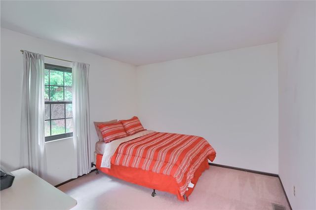 174 Old English Rd, Ross Twp, PA 15237
