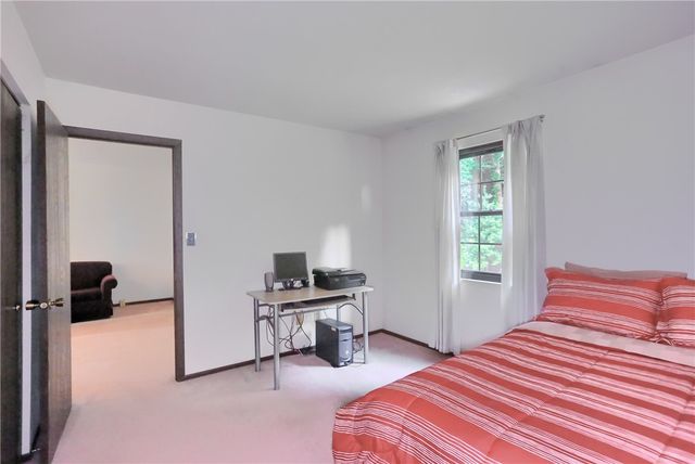 174 Old English Rd, Ross Twp, PA 15237
