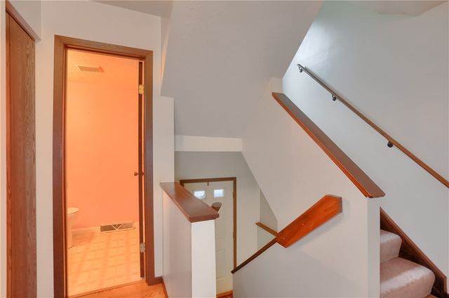 174 Old English Rd, Ross Twp, PA 15237