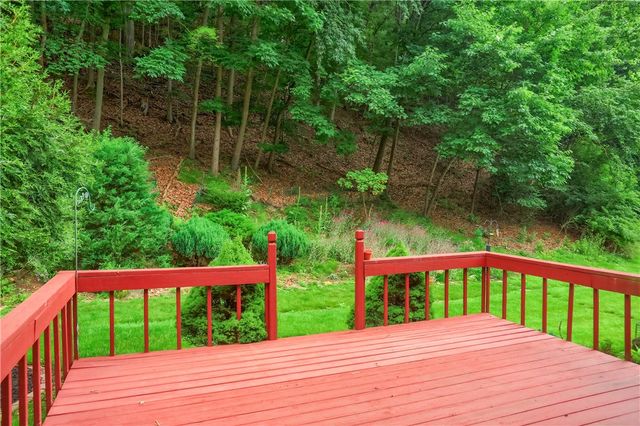 174 Old English Rd, Ross Twp, PA 15237