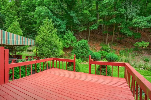 174 Old English Rd, Ross Twp, PA 15237
