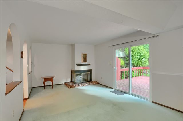 174 Old English Rd, Ross Twp, PA 15237