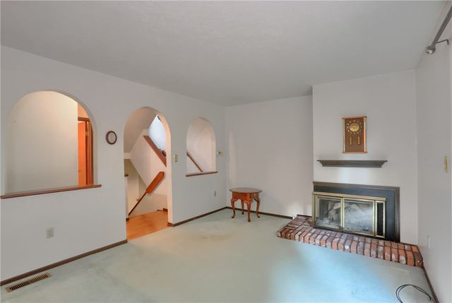 174 Old English Rd, Ross Twp, PA 15237