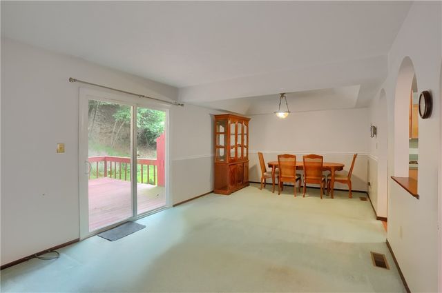 174 Old English Rd, Ross Twp, PA 15237