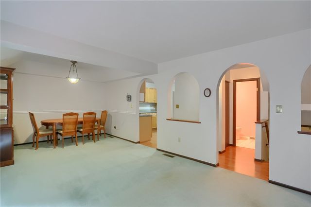 174 Old English Rd, Ross Twp, PA 15237