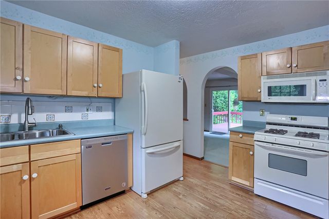 174 Old English Rd, Ross Twp, PA 15237