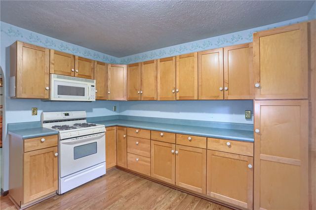 174 Old English Rd, Ross Twp, PA 15237