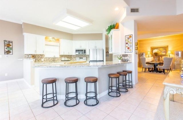 423 Hana Drive, Tiki Island, TX 77554