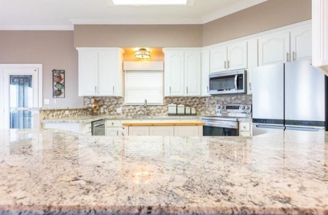 423 Hana Drive, Tiki Island, TX 77554