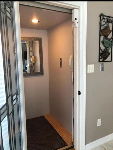 423 Hana Drive, Tiki Island, TX 77554