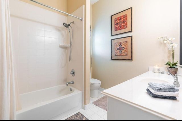 423 Hana Drive, Tiki Island, TX 77554