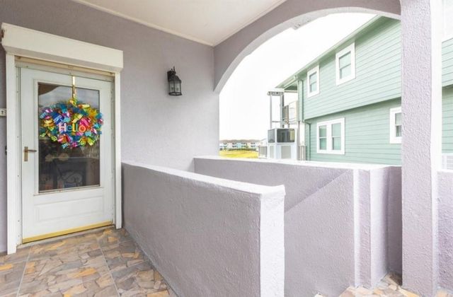 423 Hana Drive, Tiki Island, TX 77554