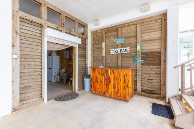 423 Hana Drive, Tiki Island, TX 77554