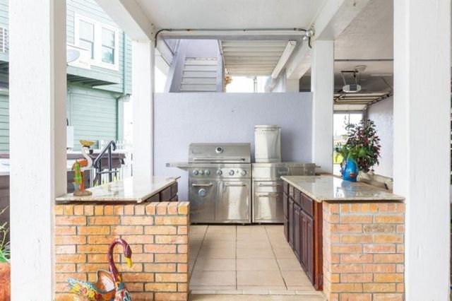 423 Hana Drive, Tiki Island, TX 77554