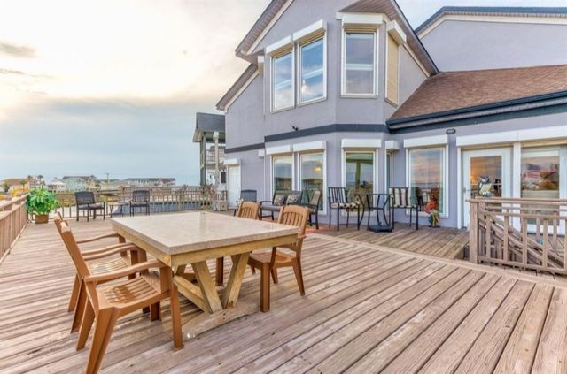 423 Hana Drive, Tiki Island, TX 77554