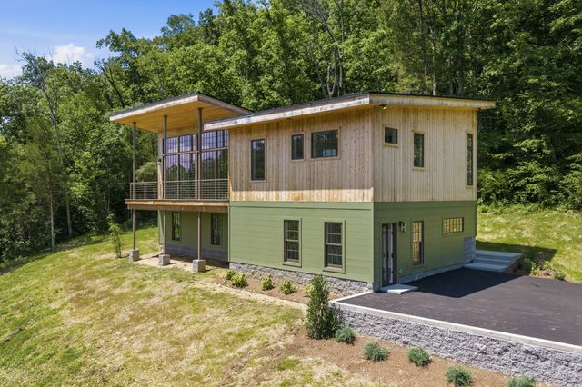 1075 Dog Creek Rd, Kingston Springs, TN 37082