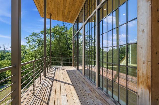 1075 Dog Creek Rd, Kingston Springs, TN 37082