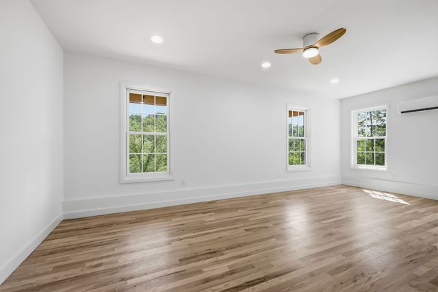1075 Dog Creek Rd, Kingston Springs, TN 37082
