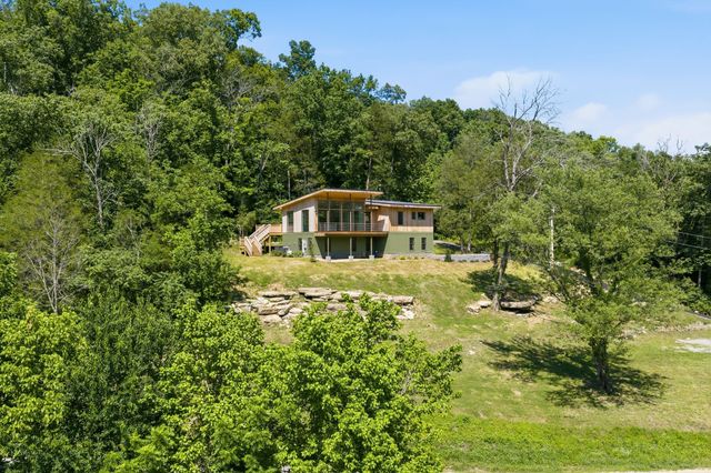 1075 Dog Creek Rd, Kingston Springs, TN 37082