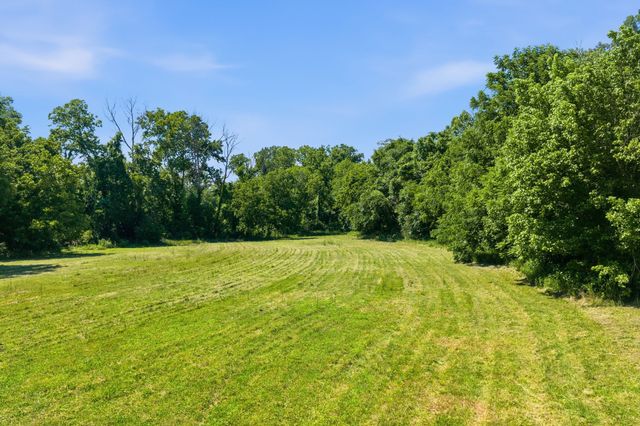 1075 Dog Creek Rd, Kingston Springs, TN 37082