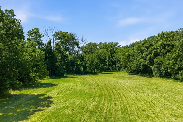 1075 Dog Creek Rd, Kingston Springs, TN 37082