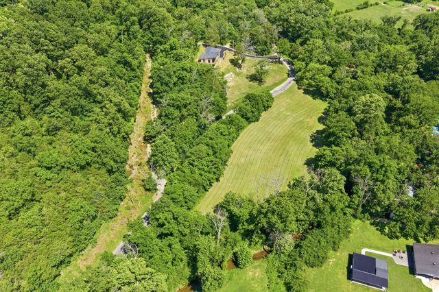 1075 Dog Creek Rd, Kingston Springs, TN 37082