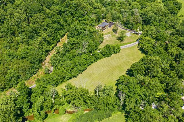 1075 Dog Creek Rd, Kingston Springs, TN 37082