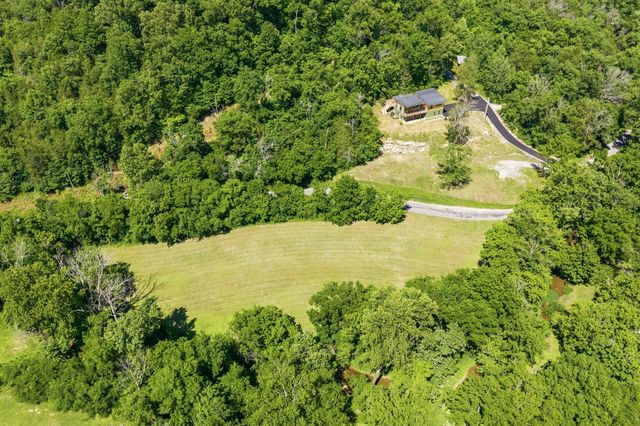 1075 Dog Creek Rd, Kingston Springs, TN 37082
