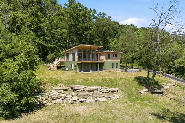 1075 Dog Creek Rd, Kingston Springs, TN 37082