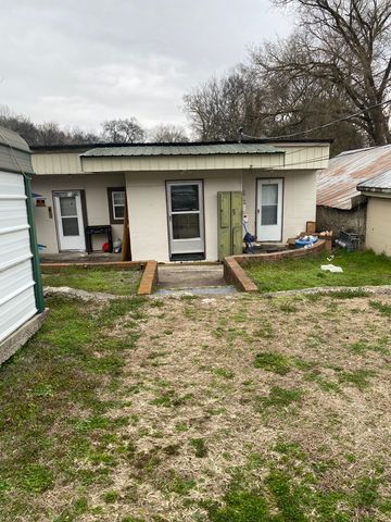 308 W Woodring St, Pulaski, TN 38478